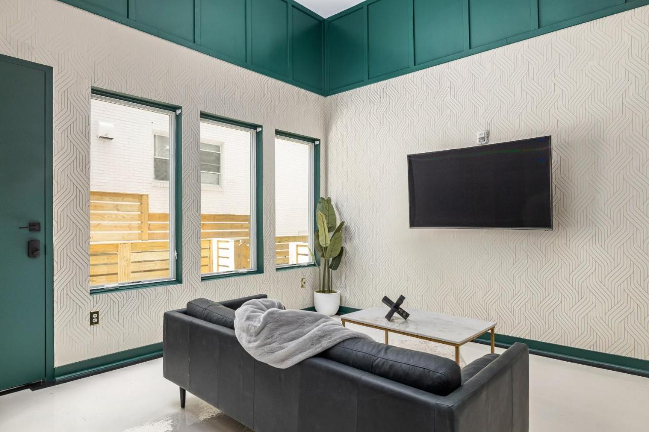 Esplanade Montane Midtown Palatial King Bed Loft Apartment