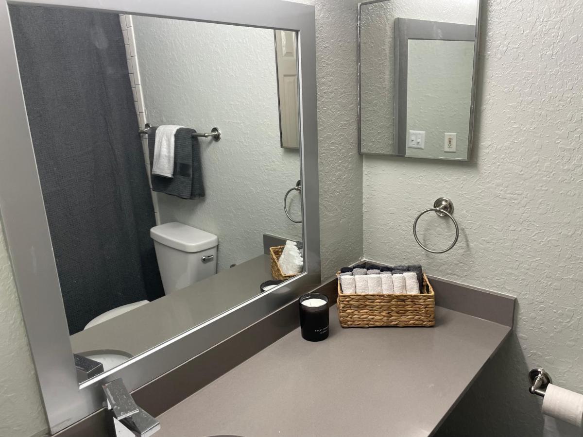 The Battery Walk In A Park King Bed Apartment Atlanta