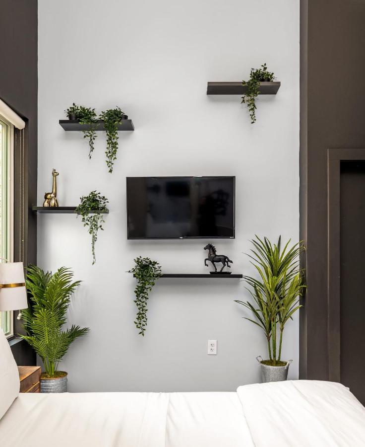 Esplanade Montane Midtown Palatial King Bed Loft Apartment