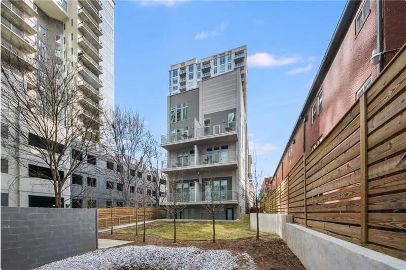 Esplanade Montane Midtown Palatial King Bed Loft *