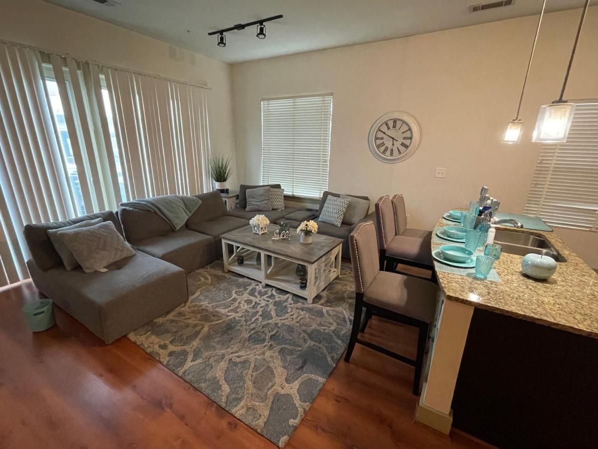 Apartment Amazing Away From *