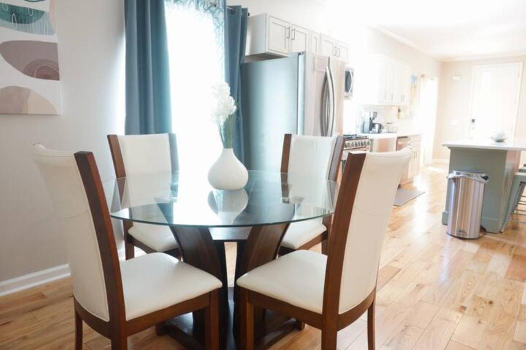 Unit 1 1 - Peaceful Private Master Bedroom With Private Balcony Holiday home Atlanta