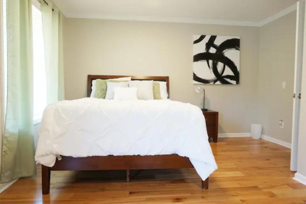 Holiday home Unit 1 1 - Peaceful Private Master Bedroom With Private Balcony