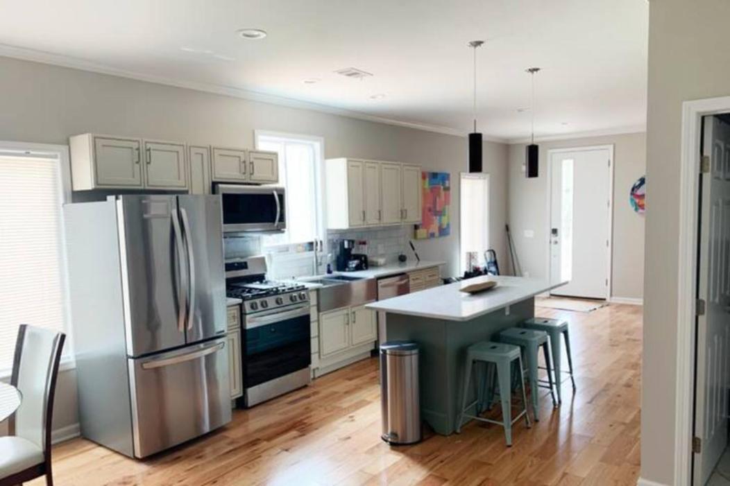 Holiday home Unit 1 1 - Peaceful Private Master Bedroom With Private Balcony Atlanta
