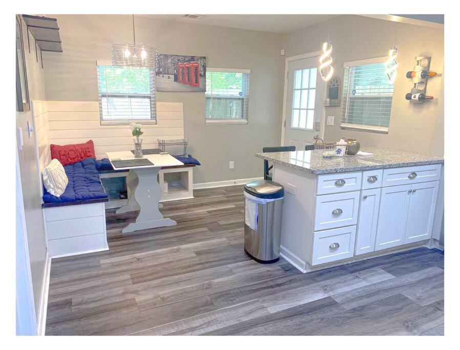 Holiday home Lovely 3br 3ba Minutes From Airport/downtown