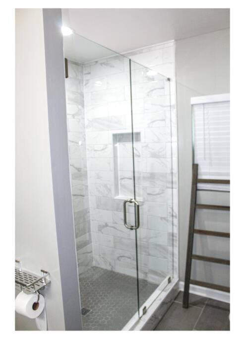 Holiday home Lovely 3br 3ba Minutes From Airport/downtown