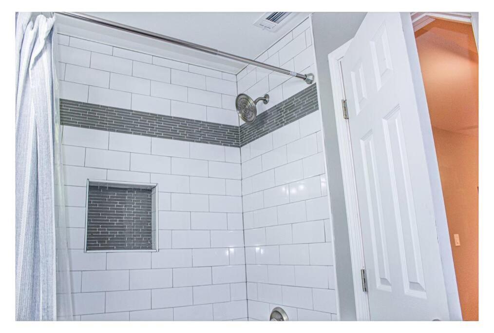Lovely 3br 3ba Minutes From Airport/downtown *