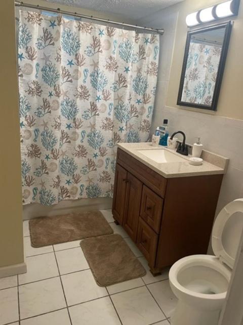 Over 1 Acre Private 3 Bedroom Home 10 Minutes From Buckhead *