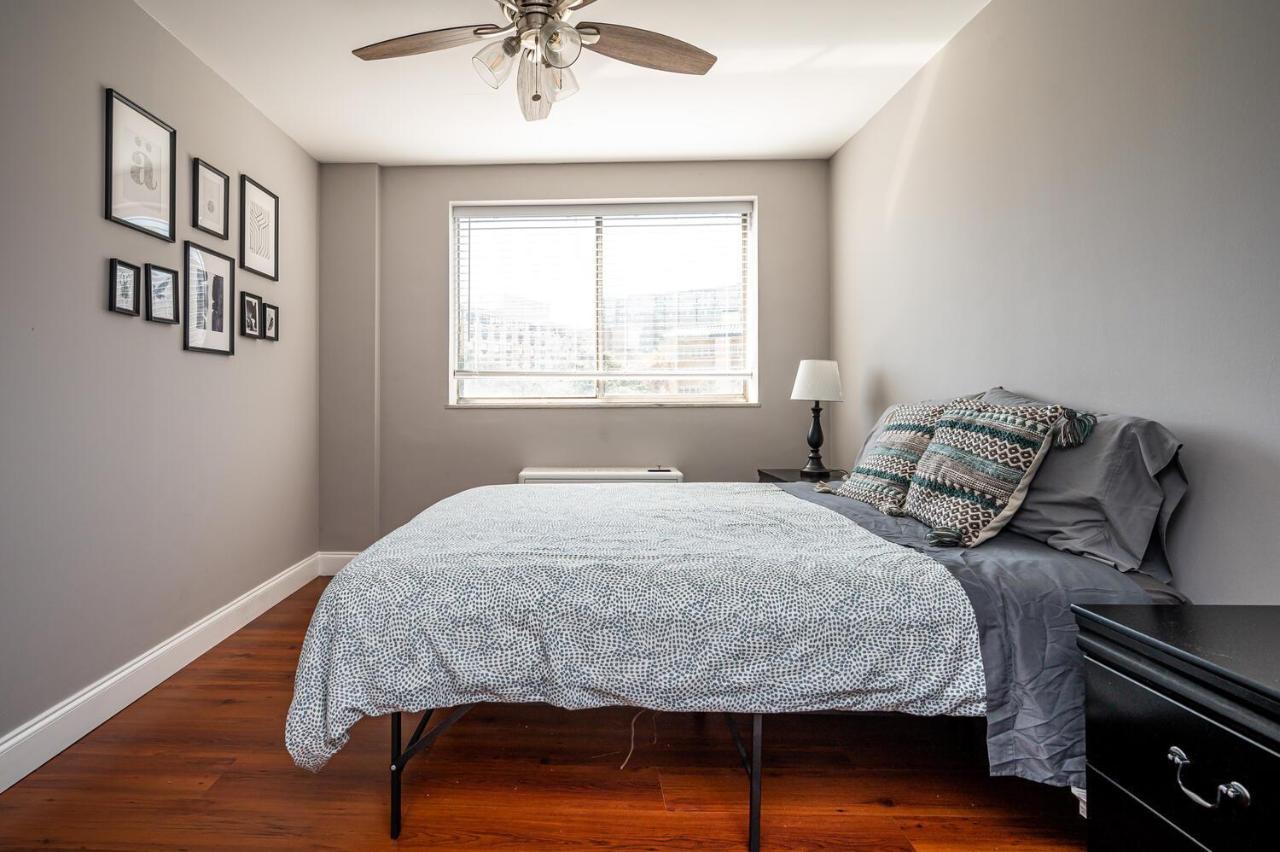 Downtown! View! Paid Onsite Parking Lm405