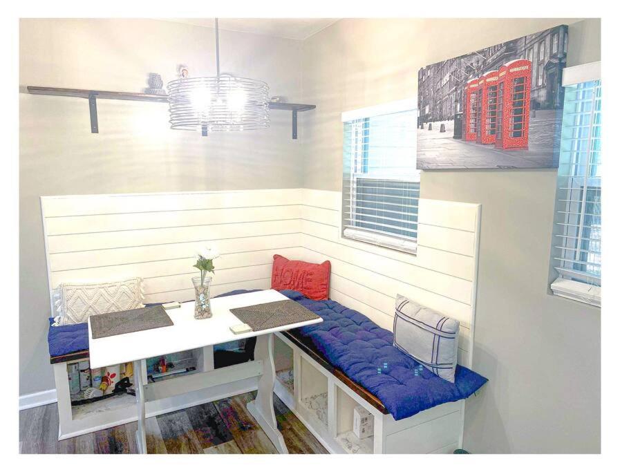 Holiday home Lovely 3br 3ba Minutes From Airport/downtown