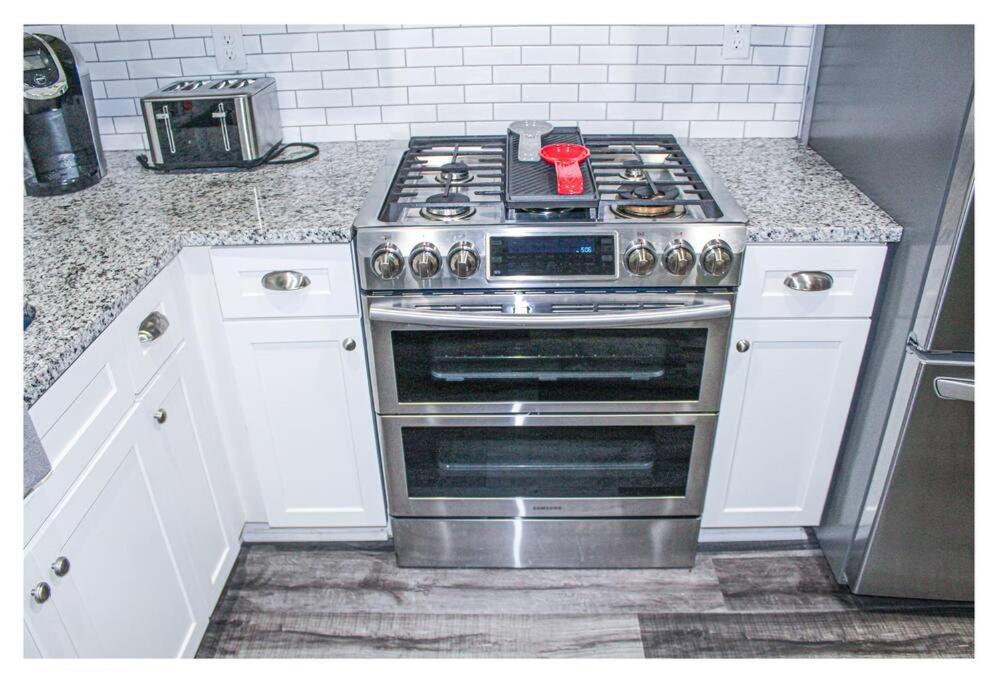 Holiday home Lovely 3br 3ba Minutes From Airport/downtown *