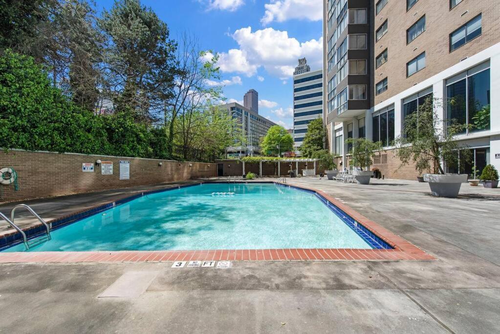 2208-top Flr-work/game Sta-600 Mb-1 Free Park-king Apartment