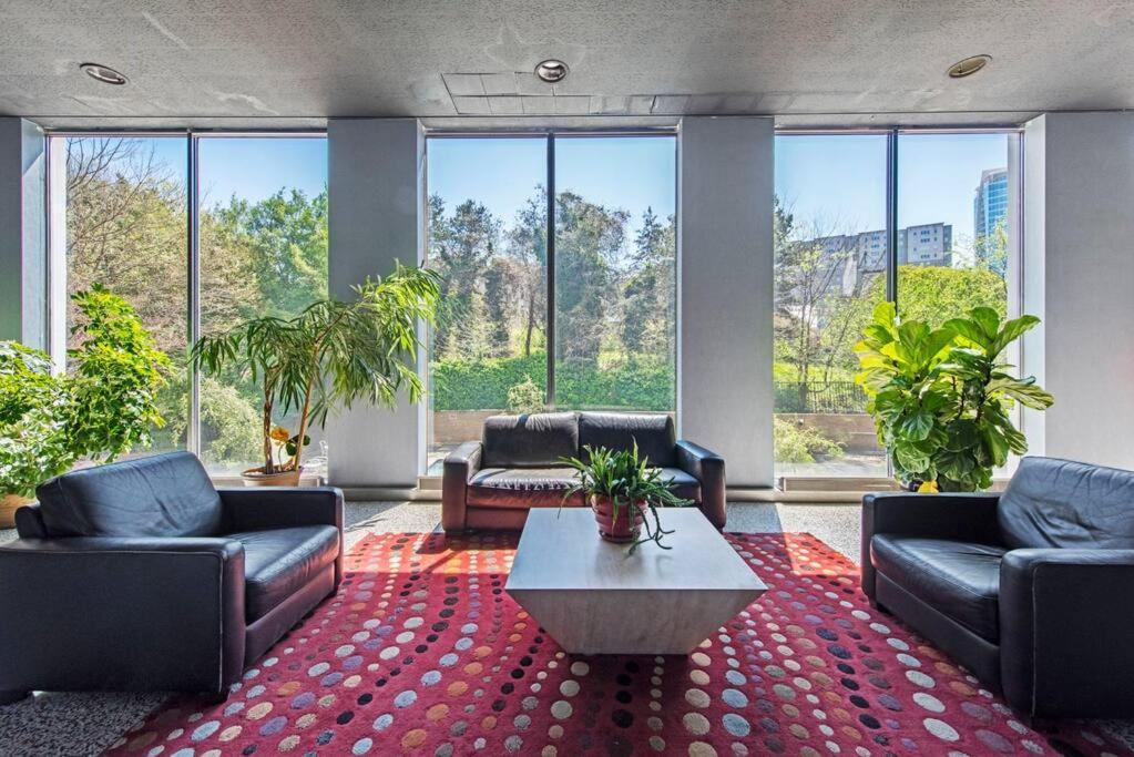 Apartment 2208-top Flr-work/game Sta-600 Mb-1 Free Park-king