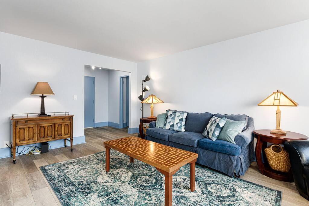2208-top Flr-work/game Sta-600 Mb-1 Free Park-king Apartment