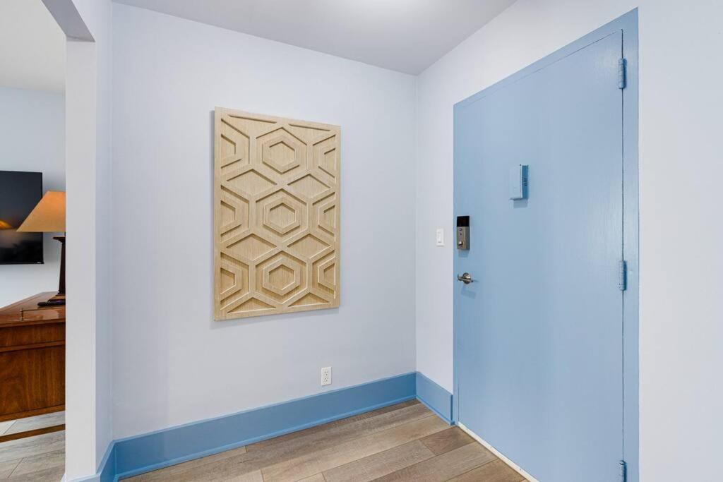 Apartment 2208-top Flr-work/game Sta-600 Mb-1 Free Park-king