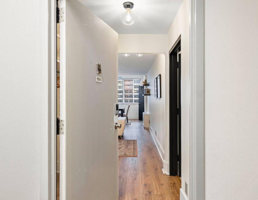 1109-extra Lg-king Bed-1 Free Park-fast Wifi-dtw *