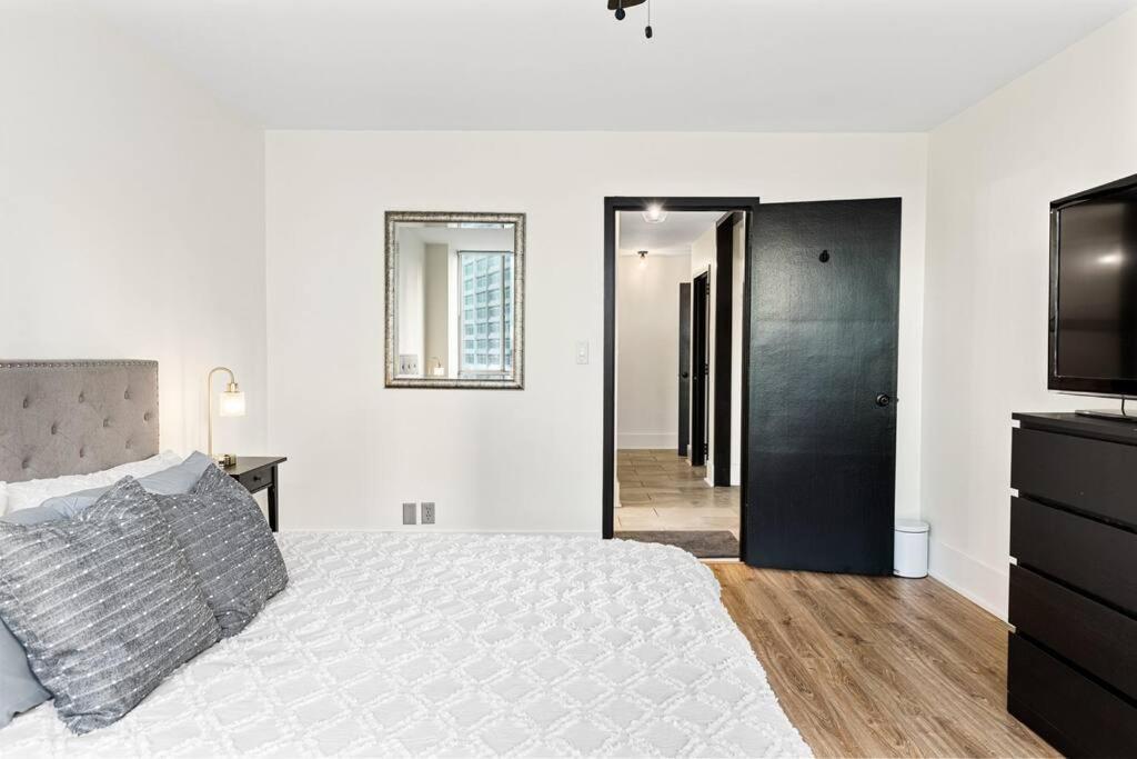 1109-extra Lg-king Bed-1 Free Park-fast Wifi-dtw *