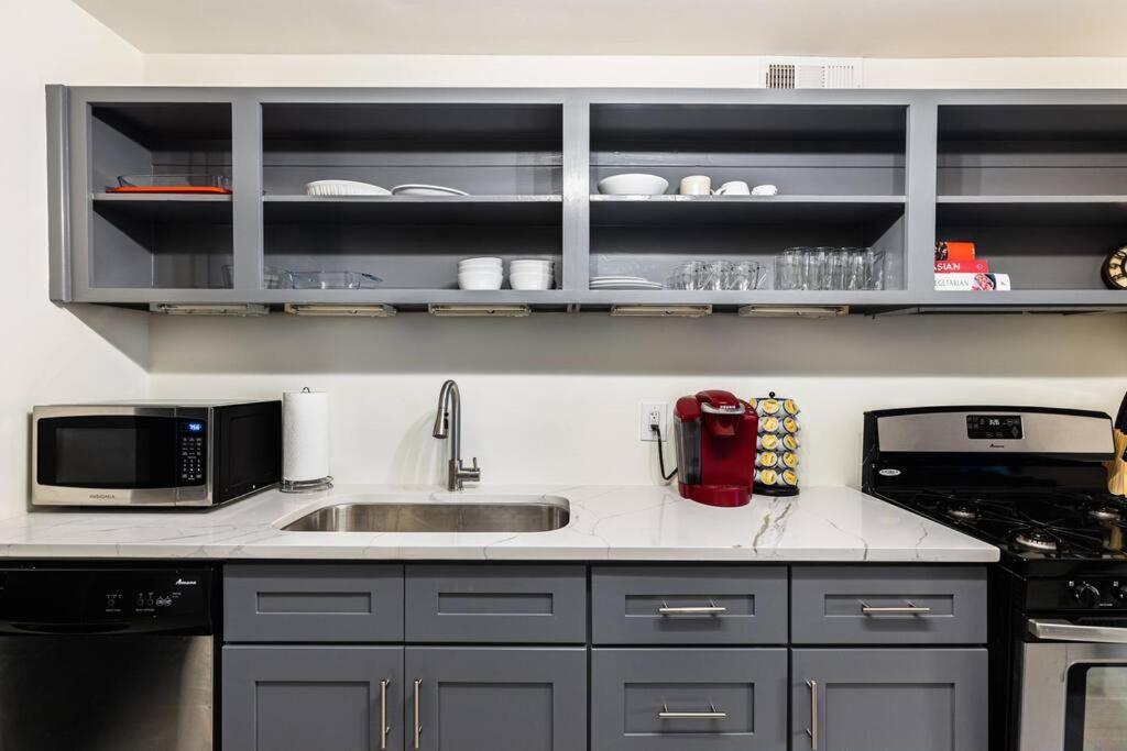 1109-extra Lg-king Bed-1 Free Park-fast Wifi-dtw Apartment *
