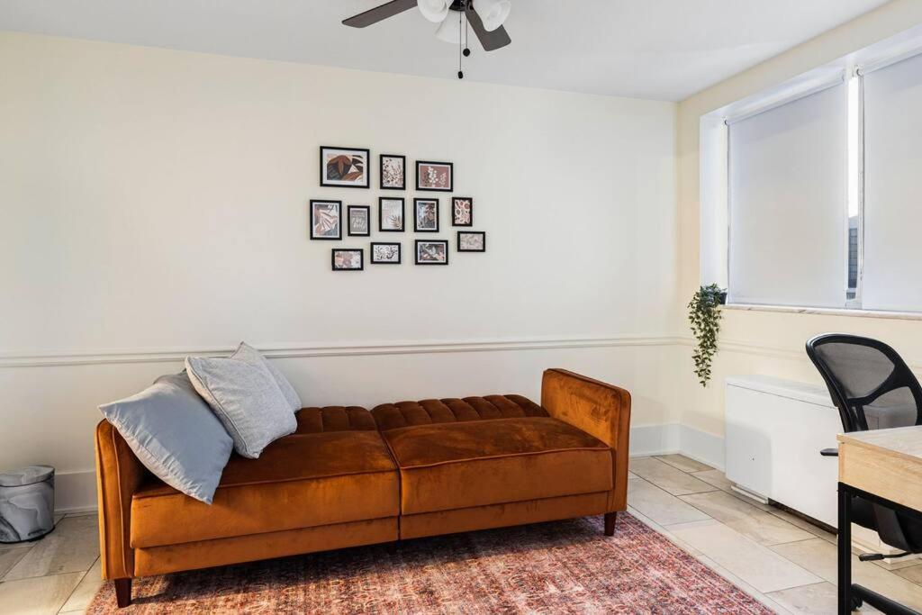 1109-extra Lg-king Bed-1 Free Park-fast Wifi-dtw Apartment