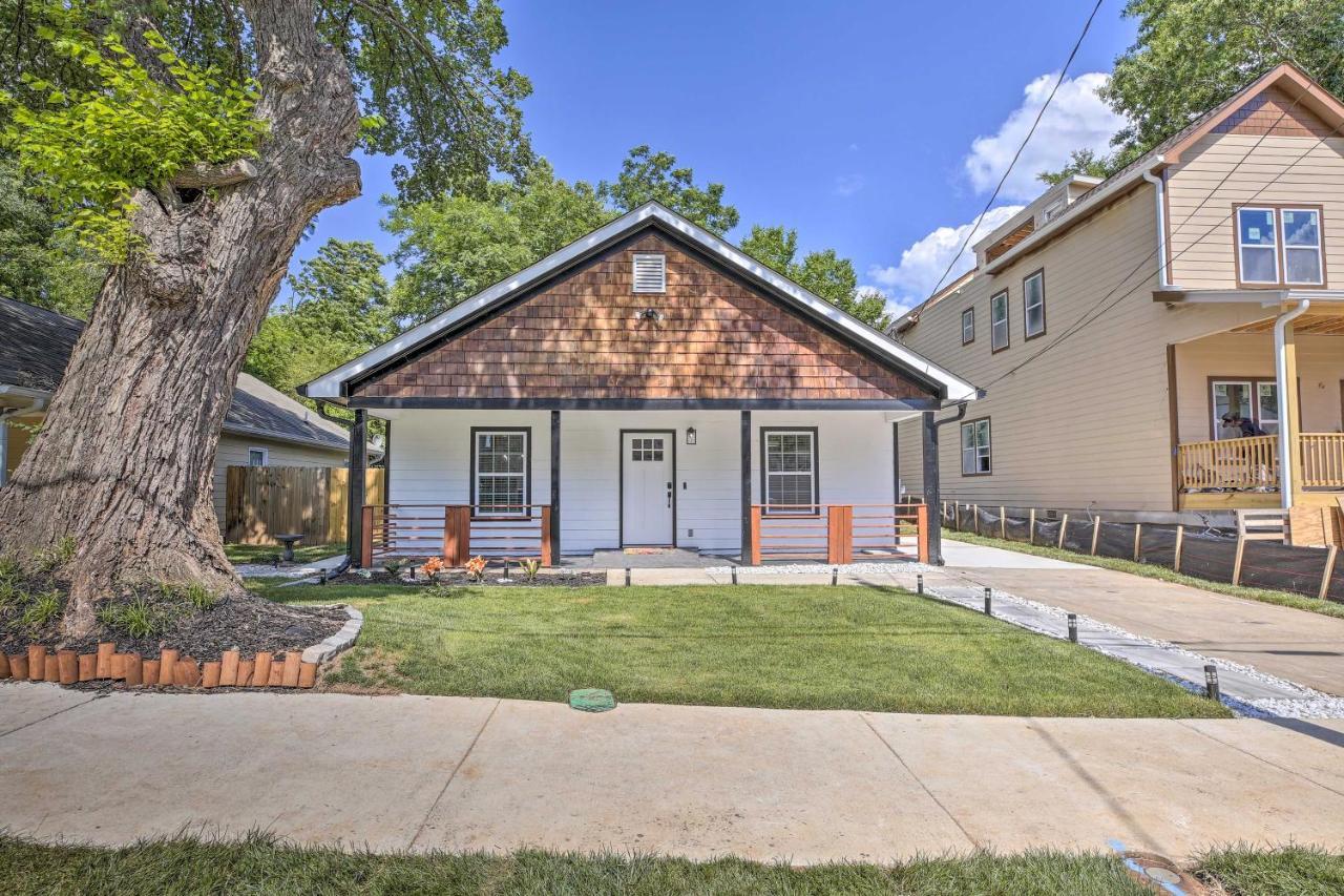Lovely Less Than 3 Mi To State Farm Arena! Holiday home