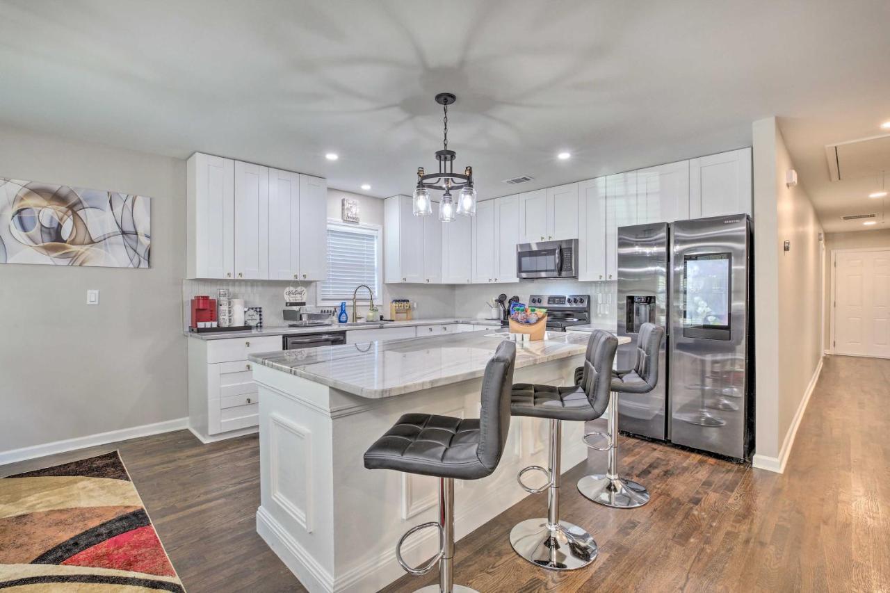 Lovely Less Than 3 Mi To State Farm Arena! Holiday home