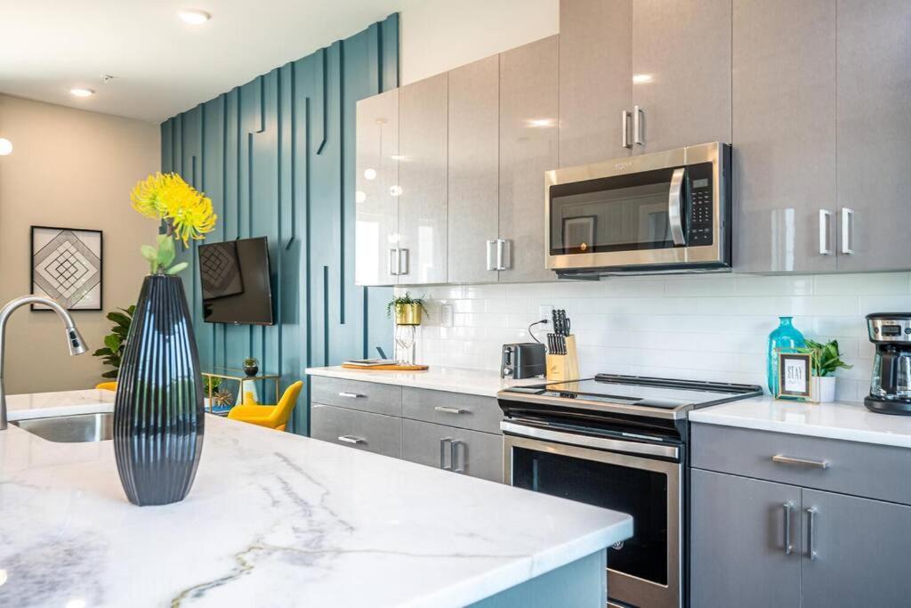 Balcony With K-bed Atl Downtown Gated Townhome 456#10 Holiday home