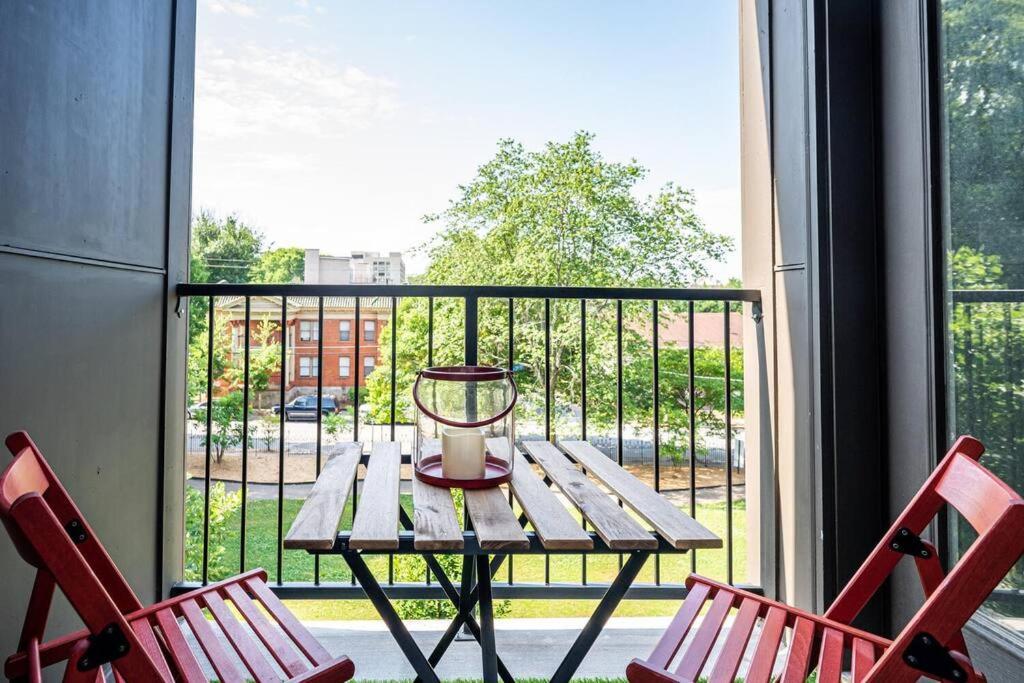 Balcony With K-bed Atl Downtown Gated Townhome 456#10