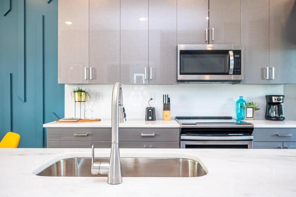 Balcony With K-bed Atl Downtown Gated Townhome 456#10 Holiday home