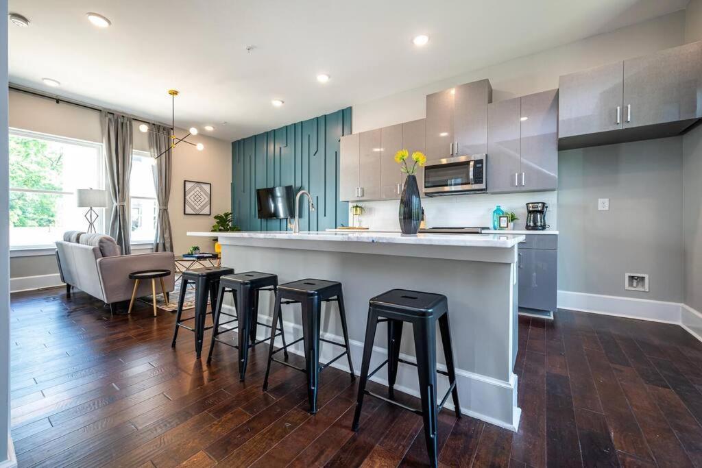 Balcony With K-bed Atl Downtown Gated Townhome 456#10