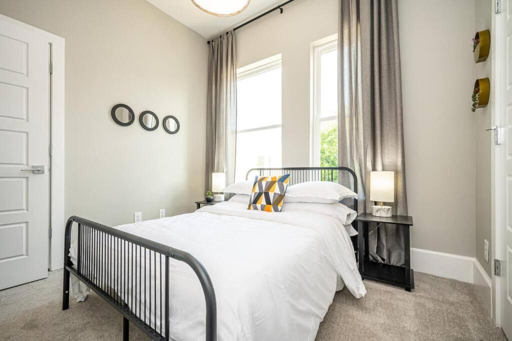 Balcony With K-bed Atl Downtown Gated Townhome 456#10