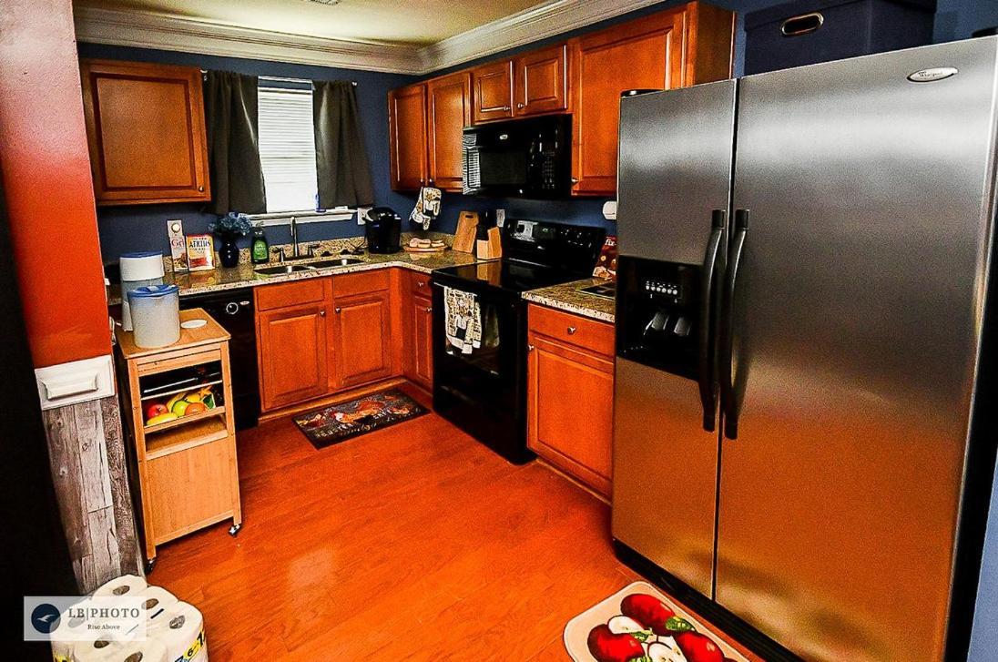 Amazing Large 3 Bed House With King Bed Less Than 10 Miles To Dtwn *