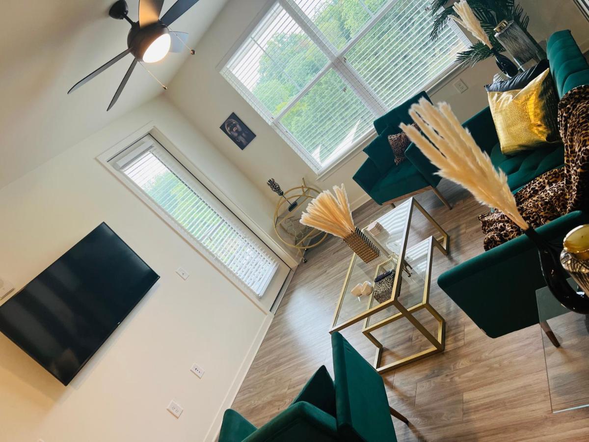 The Emerald Kingdom Apartment