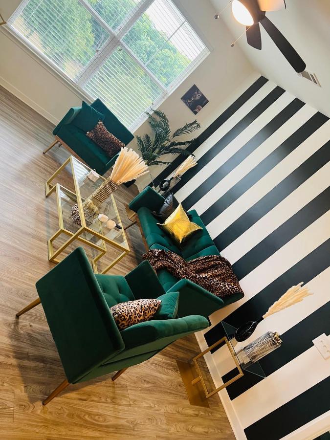 The Emerald Kingdom Apartment *