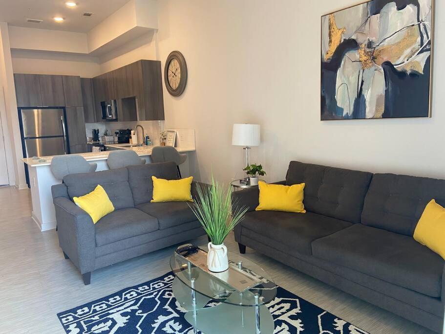 Comfy Midtown 1 Bdr W/ View And Balcony. Apartment *