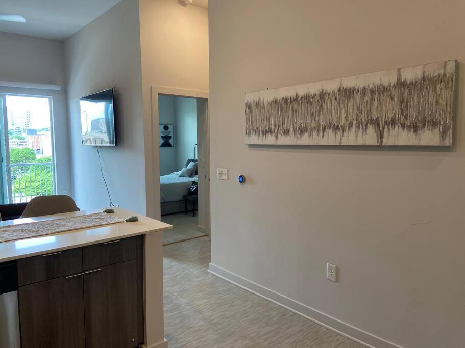 Comfy Midtown 1 Bdr W/ View And Balcony.