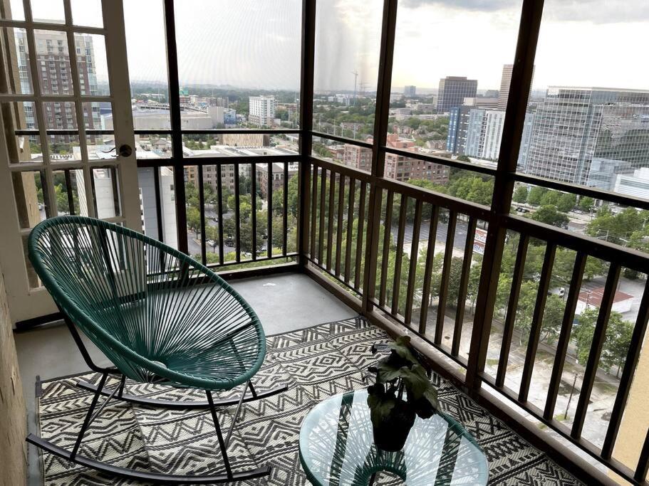 Away From Downtown Atl 16th Floor Apartment Atlanta