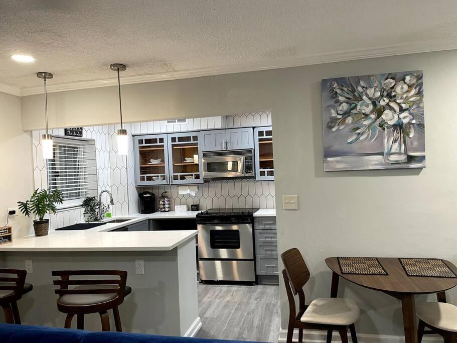 Away From Downtown Atl 16th Floor Apartment *