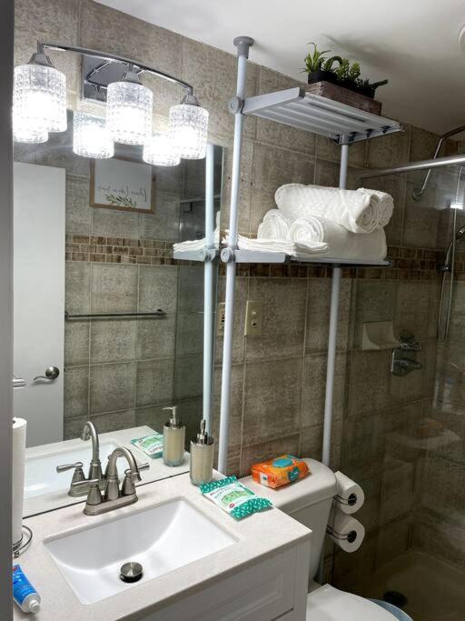 Away From Downtown Atl 16th Floor Apartment