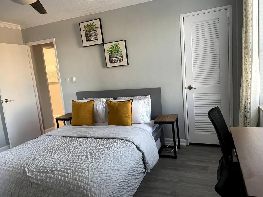Away From Downtown Atl 16th Floor Apartment
