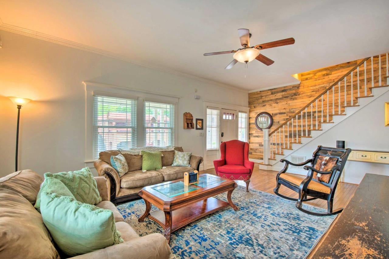 Chic With Fire Pit - Near Midtown! Holiday home