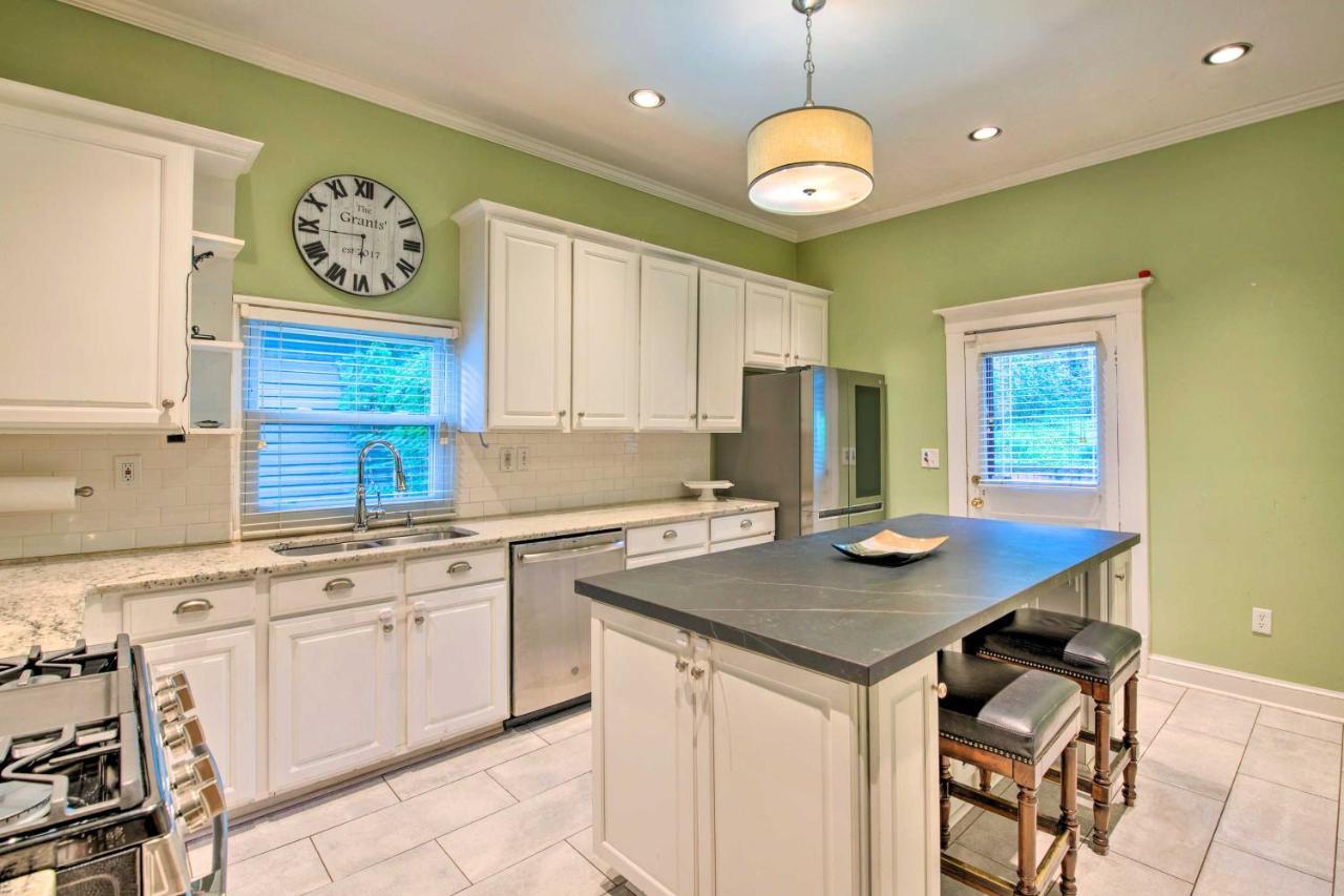 Holiday home Chic With Fire Pit - Near Midtown! Atlanta