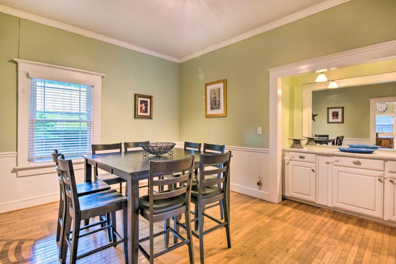 Chic With Fire Pit - Near Midtown! Holiday home Atlanta