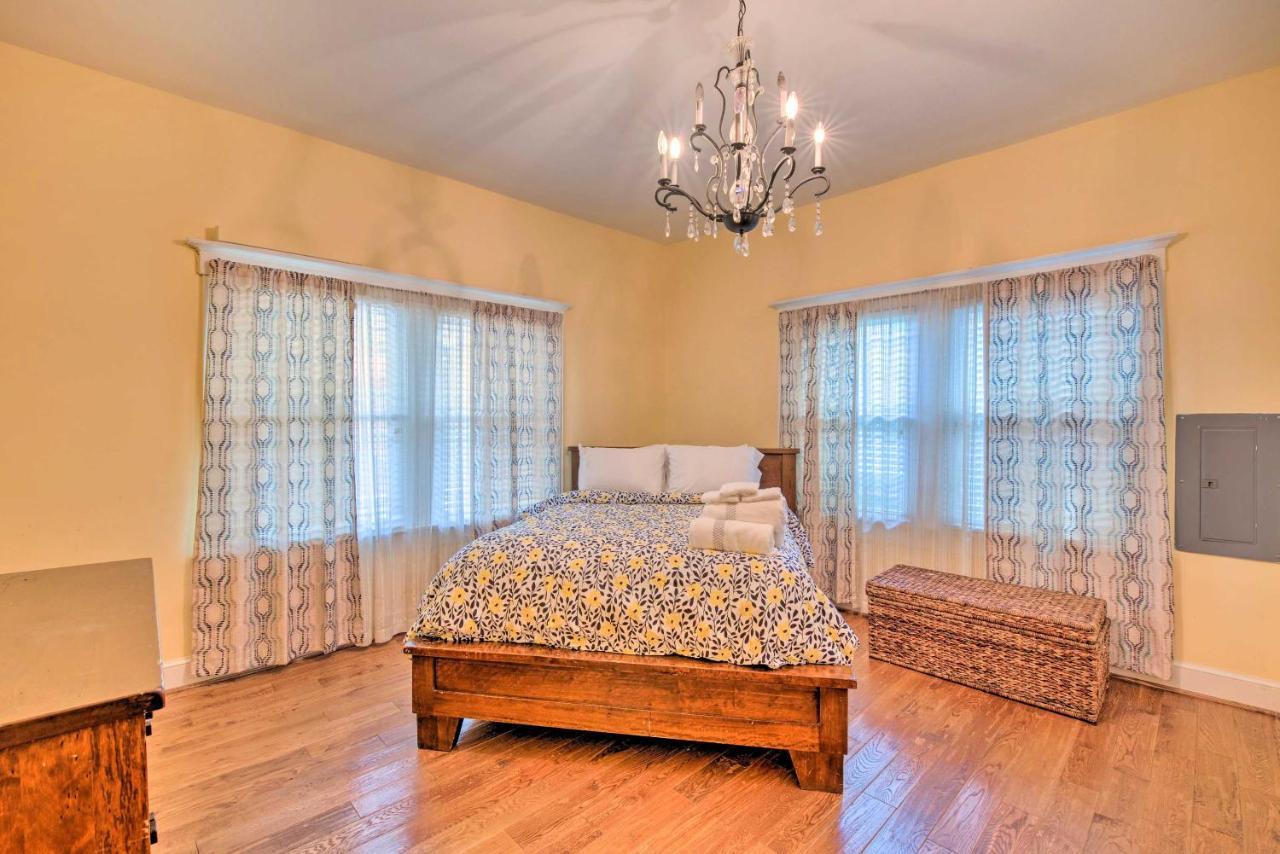 Chic With Fire Pit - Near Midtown! *