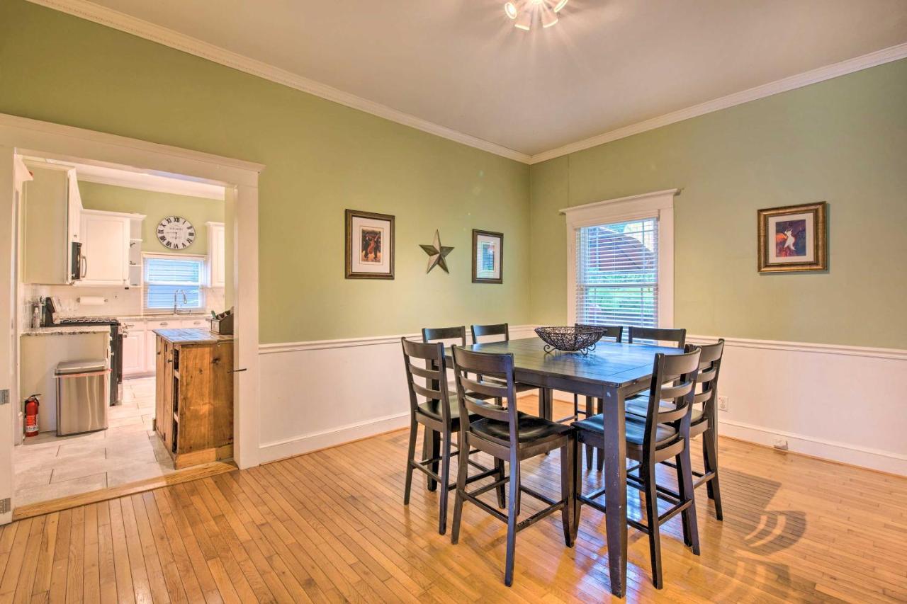 Chic With Fire Pit - Near Midtown!