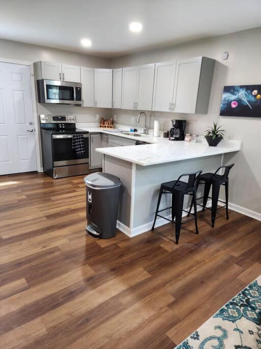 Modern 3 Bedroom 2 Bath Home-10 Mins From Airport Holiday home Atlanta