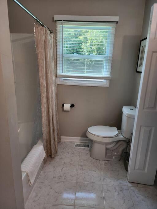 Modern 3 Bedroom 2 Bath Home-10 Mins From Airport Holiday home Atlanta