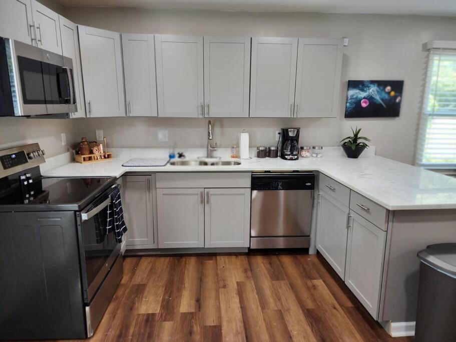 Holiday home Modern 3 Bedroom 2 Bath Home-10 Mins From Airport Atlanta
