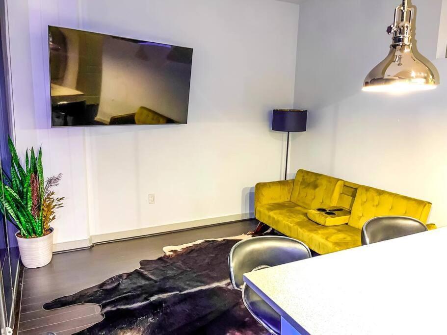 High-rise Oasis In The City! Apartment *