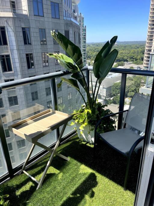 High-rise Oasis In The City! Apartment *