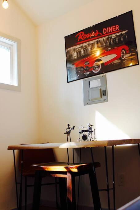 The Hendrix Tiny House - 8 Mins To Airport!!! Holiday home Atlanta